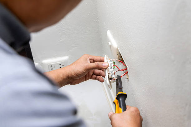 Best Affordable Emergency Electrician  in Excelsior Springs, MO